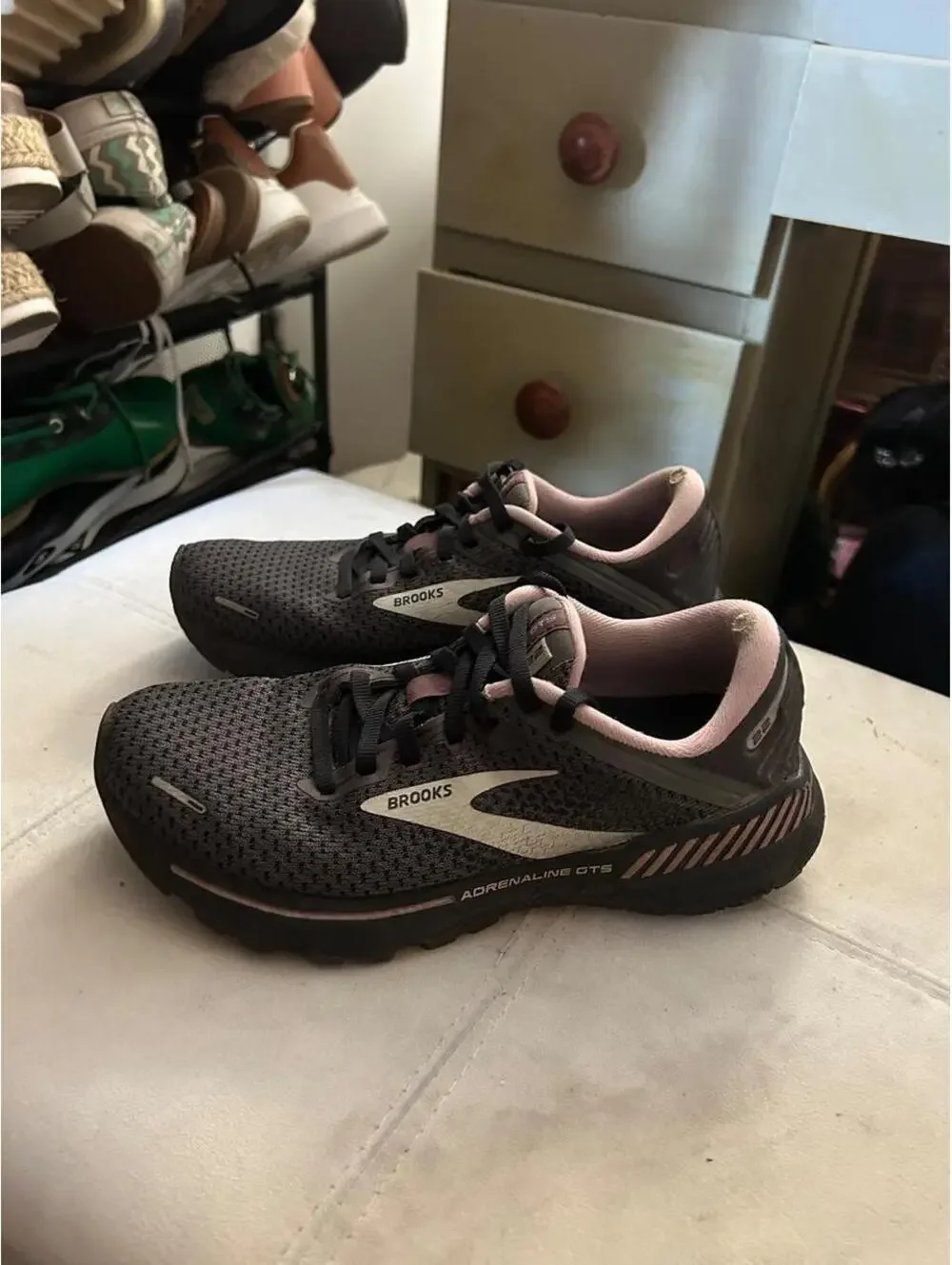 Brooks Adrenaline GTS 22 women’s running black & gray sneakers size 7